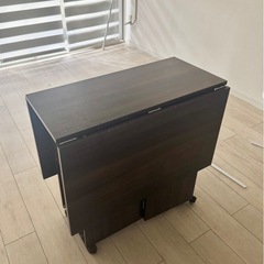 折りたたみテーブルの画像