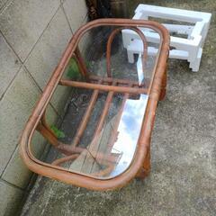 籐のガラステーブル