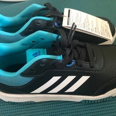 adidasアディダス　新品　スニーカーの画像