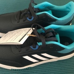 adidasアディダス　新品　スニーカーの画像