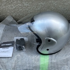 ☆着用１０秒　新品同様　ジェット型ヘルメット　シルバー　キズ無し　フリーサイズ　58〜60ｃｍ　検索　ホンダ　ヤマハ　スズキの画像