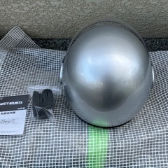 ☆着用１０秒　新品同様　ジェット型ヘルメット　シルバー　キズ無し　フリーサイズ　58〜60ｃｍ　検索　ホンダ　ヤマハ　スズキの画像
