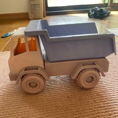 【3coins】ダンプカー おもちゃの画像