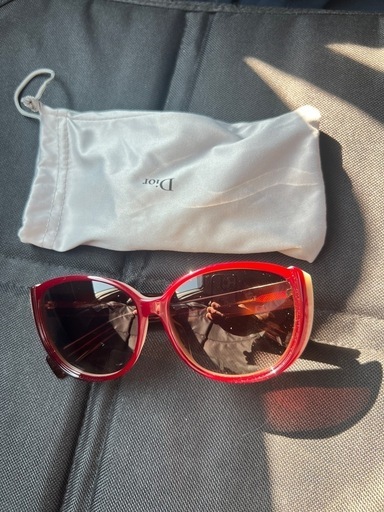 Dior キャットアイサングラス レッド/アイボリー