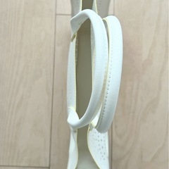パンチングデザイン　トートバック　スクエア　白　バッグ　フェイクレザー　夏バックの画像