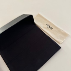【正規品】【美品】FENDI フェンディ サングラスケース クロス付きの画像