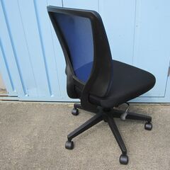 事務イス　肘なし　ブルー/ブラック　メッシュチェア　カグクロ製　2024年製の画像