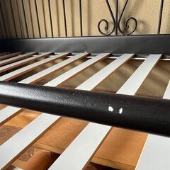 IKEA ベッドフレーム アイアン素材 シングルベッド マットレス付きの画像