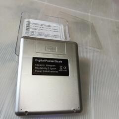 新品未使用です・料理用軽量計液晶でグラム数測れます、サイズ横幅1.5cm,縦幅12.5cm,本体厚さ２cm,青色の液晶でグラム数測れます。の画像
