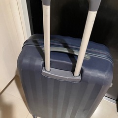 スーツケース　割れあり
の画像