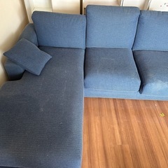 カウチソファ　ニトリ　ブルー　ヘッドレスト付きの画像