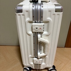 スーツケース、キャリーケース、S size 容量42L 組み合わせロック、保護カバー、カップホルダー、USBポートの画像