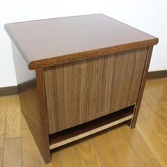 ベットサイドテーブルの画像