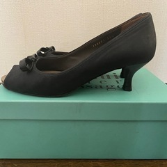 《Camui・water massage》オープントゥ パンプス（23.5cm）の画像