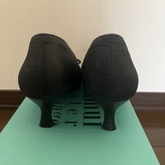 《Camui・water massage》オープントゥ パンプス（23.5cm）の画像