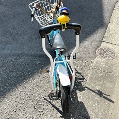 【値下げしました】子供用自転車 水色 14インチ アシストバー付き の画像