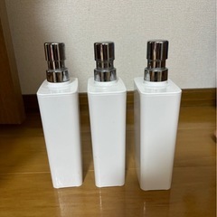 シャンプーの入れ物の画像