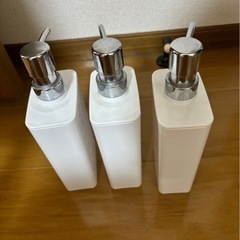 シャンプーの入れ物の画像