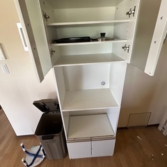 食器棚の画像