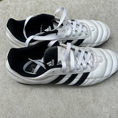 adidasサッカーシュウズの画像