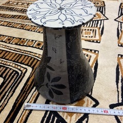 陶器のテーブルの画像