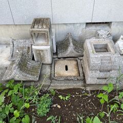 ブロック塀49個＋丸型飛び石（御影石）９個＋御影石製ほこら3セットの画像