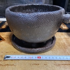 陶器の植木鉢の画像