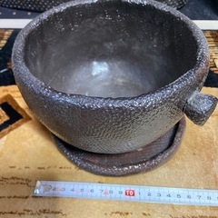 陶器の植木鉢の画像