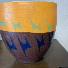 陶器の植木鉢の画像