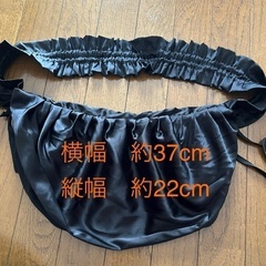 肩ひもフリル・サテンショルダーバッグ 黒の画像