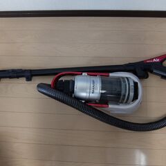 SHARP コードレス掃除機2台セット　純正バッテリー３個　充電器　の画像