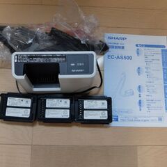 SHARP コードレス掃除機2台セット　純正バッテリー３個　充電器　の画像