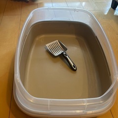 ペット　猫砂& トイレ特大 の画像