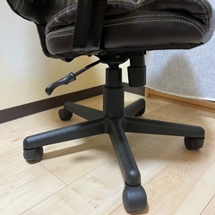 合皮張りチェア　(高さ調整可能)の画像