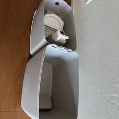 アップリカ　ニオイポイ　オムツゴミ箱　グレージュの画像