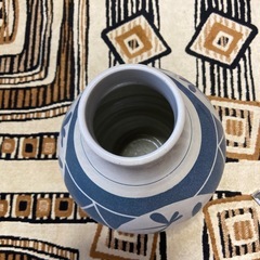 陶器の花瓶の画像