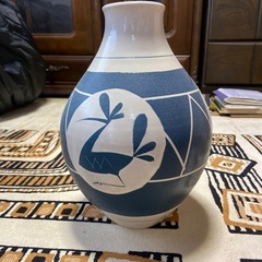 陶器の花瓶の画像