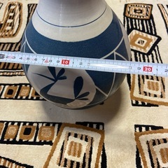 陶器の花瓶の画像