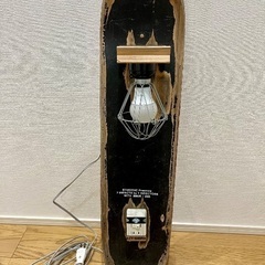 スケートボード板リメイク 照明＆コンセント付き インテリアライト ハンドメイドの画像