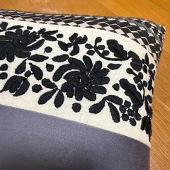 Francfranc 刺繍クッション　カバー取り外しできます✨✨の画像