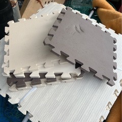 中古クッションマット30枚程ありますの画像