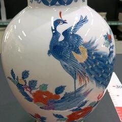 0817-063 有田焼和泉作　色鍋島　孔雀牡丹紋花瓶の画像