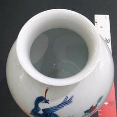 0817-063 有田焼和泉作　色鍋島　孔雀牡丹紋花瓶の画像