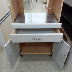 リユースのサカイ東金店キャスター付きレンジ台　取れないシミ、汚れありTＪ13968の画像