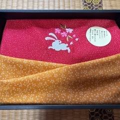 ちりめん風うさぎの和のふろしきの画像