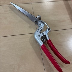 【値下げしました】雑草刈.枝切り.ハサミ.鎌4点セットの画像