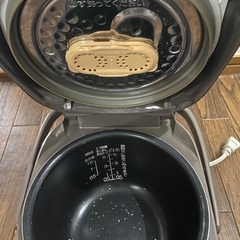  象印圧力IH炊飯ジャー5.5合 12年製 NP-NM10E9の画像