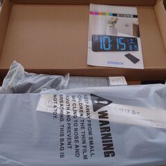 新品未使用　LED大画面 デジタル壁掛け時計　WiFi自動時刻修正 目覚まし時計 大きい 大型タイマー 見やすい 明るさ調整可能 曜日/日付表示 大音量アラーム スヌーズ機能 温度 年/月/日切替表示 おしゃれ リモコン操作付きの画像