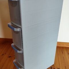 プラスチック製　4段引き出し収納チェスト（おおよその寸法幅18cm×高さ8cm×奥行き46cm）の画像