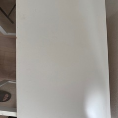 白の食器棚の画像